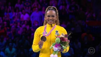 Rebeca Andrade bate Simone Biles e conquista a medalha de ouro na prova do salto