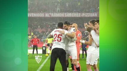 Sevilla homenageia volante brasileiro Fernando na despedida do jogador
