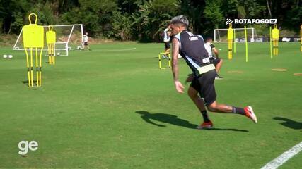 Óscar Romero e Diego Hernández voltam a treinar com o time principal do Botafogo