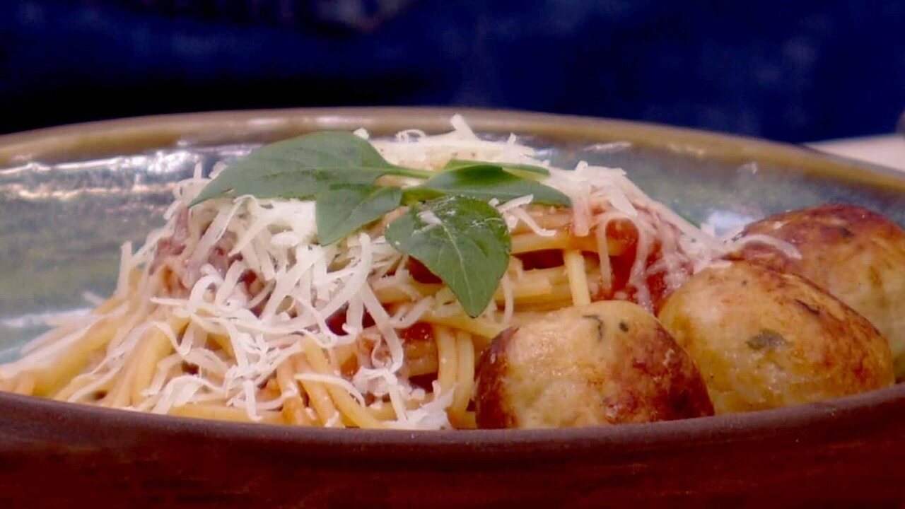 Almôndegas de frango recheadas com queijo