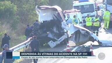 Vítimas de acidente na SP-191 são enterradas em Charqueada e São Pedro - Amigos e familiares das seis pessoas que morreram na batida entre ônibus e micro-ônibus fizeram últimas homenagens nesta terça-feira (9).