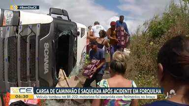 Carga de caminhão é saqueada após acidente em Forquilha - Confira mais notícias em g1.globo.com/ce