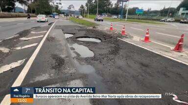 Buracos aparecem na pista após obras de recapeamento em Florianópolis - Motoristas que transitam pela Avenida Beira-Mar Norte devem ficar atentos