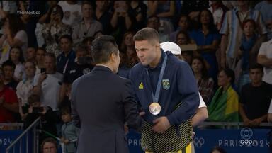 Judô brasileiro conquista duas medalhas neste domingo de Olimpíadas - Willian Lima perdeu na final e ficou com a prata. Pela repescagem, Larissa Pimenta garantiu a medalha de bronze.