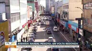 Conheça a diversidade de estabelecimentos da Amaral Peixoto, em Volta Redonda - Avenida conta com clínicas, lojas, farmácias, bancos e restaurantes e muitas outras atividades que tornam a área uma referência da atividade econômica local.