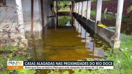 Casas alagadas por água do Rio Doce, em Natal