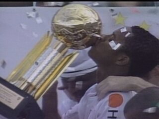 Em 2004, Santos vence o Vasco e levanta a taça de campeão brasileiro em Rio Preto