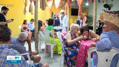 Arraiá é realizado na casa do idoso Cantinho do Aconchego, em Petrolina - Uma festinha com direito a comidas típicas e muita música.