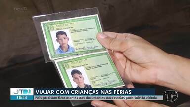 Pais precisam estar atentos às documentações dos filhos na hora de viajar - Saiba mais na reportagem a seguir.