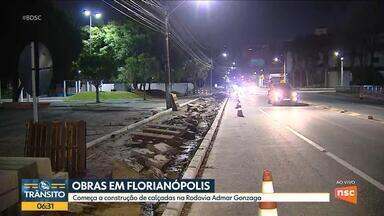 Começa a construção de calçadas na Rodovia Admar Gonzaga, em Florianópolis - Obra é executada pela Secretaria de Estado da Infraestrutura