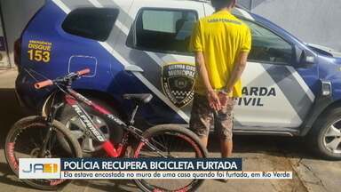 Polícia recupera bicicleta furtada em Rio Verde - Bicicleta estava encostado em muro de casa quando foi furtada.