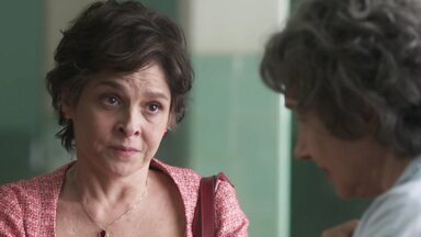 A Fórmula - Episódio 6 - Angélica se desentendeu com a mãe ao recusar oportunidade. Uma ligação do asilo faz a cientista ir em busca da reconciliação.