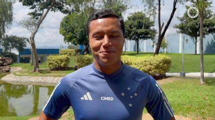 Lateral Marlon comenta renovação de contrato com o Cruzeiro: "Feliz em continuar aqui"