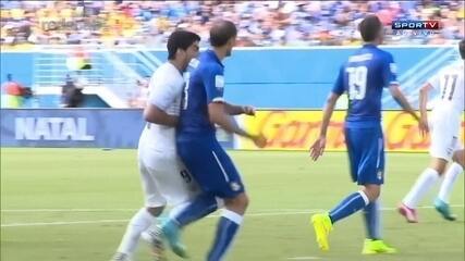 Relembre a mordida de Luis Suárez em Chiellini na Copa do Mundo de 2014