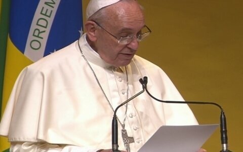 Papa Francisco discursa na sede do governo do RJ