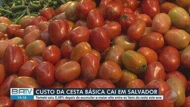 Custo da cesta básica cai em Salvador - Tomate caiu 5,48% depois de acumular a maior alta entre os itens da cesta este ano.