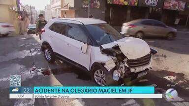 Acidente fecha parcialmente a Avenida Olégario Maciel, em Juiz de Fora - Batida entre três carros foi registrada na manhã desta quinta-feira (11).