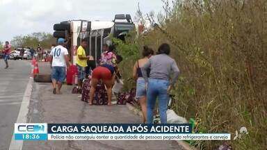 Carga é saqueada após acidente em Forquilha - Confira mais notícias em g1.globo.com/ce
