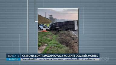 Carro na contramão provoca acidente em Castro e três pessoas morreram - Segundo o Batalhão de Polícia Rodoviária, o carro bateu de frente com caminhão na PR-151.