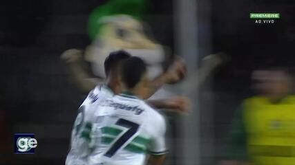 Aos 1 min do 1º tempo - gol de dentro da área de Sebastian Gómez do Coritiba contra o Bahia