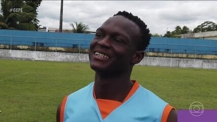 Abdoul, de Burkina Faso, supera adversidades e realiza sonho de ser jogador profissional