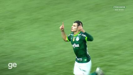 Aos 37 min do 1º tempo - gol de dentro da área de Raphael Veiga do Palmeiras contra o Bahia