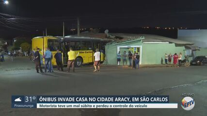 Motorista tem mal súbito e ônibus invade casa em São Carlos