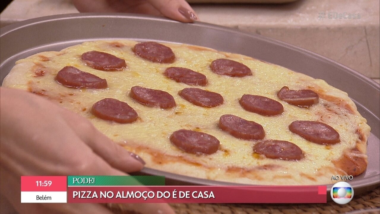 Pizza Caseira de Muçarela com Calabresa