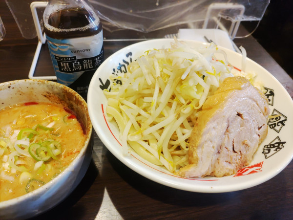 「ミニつけ麺（醤油）熱盛 950円 ニンニク少なめ」@ちばからの写真