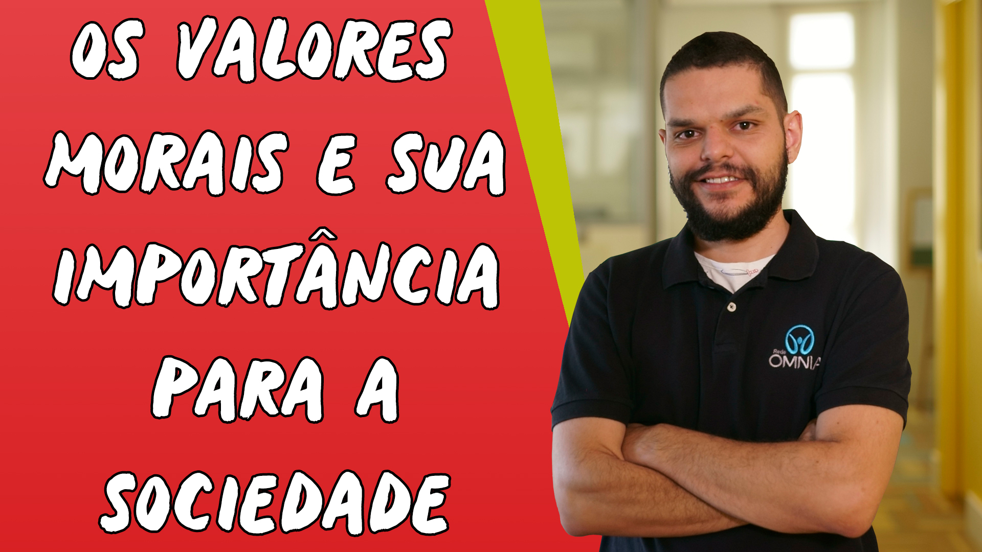 Professor ao lado do texto"Os valores morais e sua importância para a sociedade".