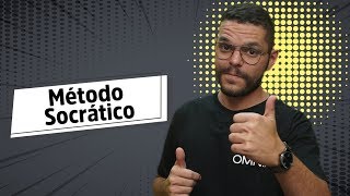 "Método Socrático" escrito sobre fundo cinza ao lado da imagem do professor