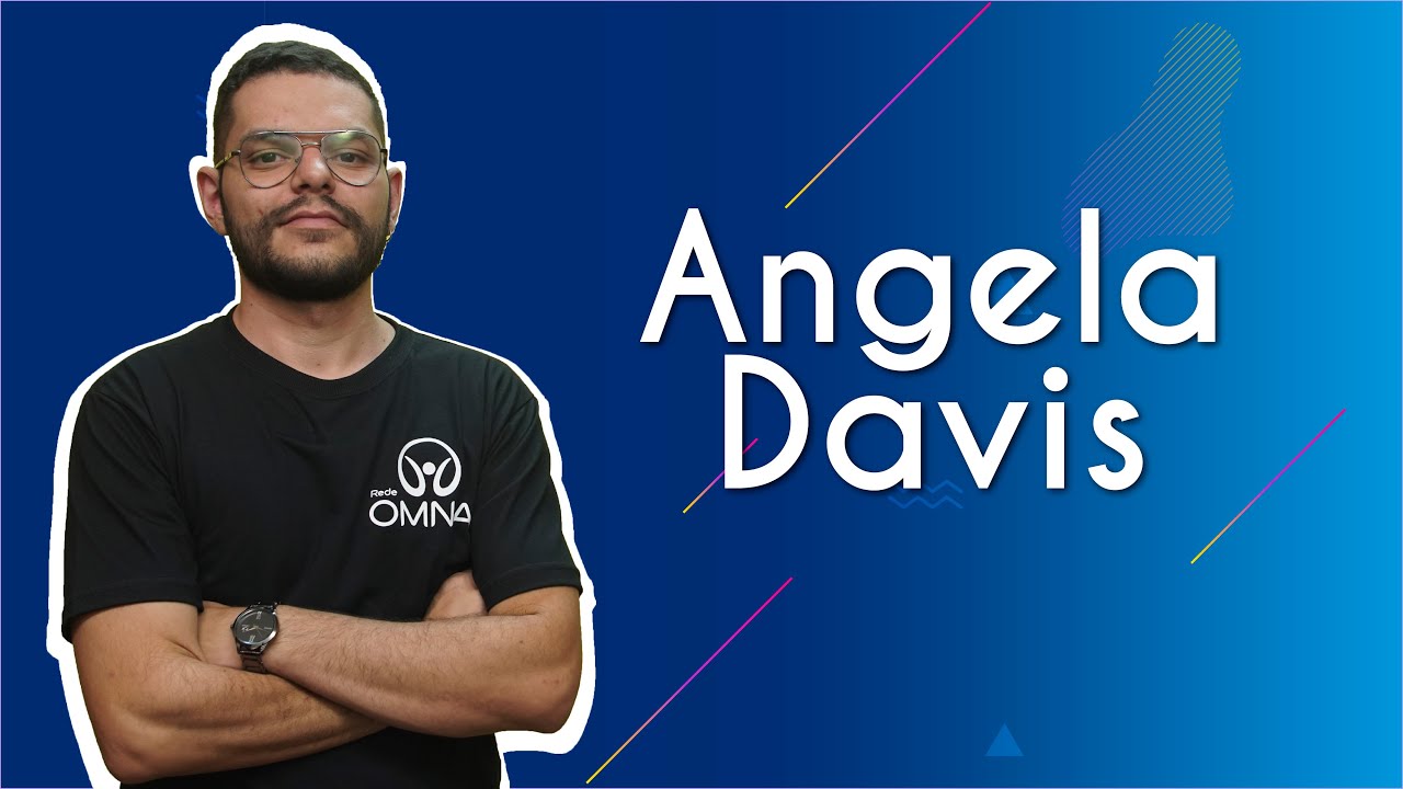 "Angela Davis" escrito sobre fundo azul ao lado da imagem do professor