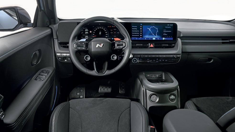 Hyundai Ioniq 5 N tem o interior com ótimos materiais — Foto: Divulgação