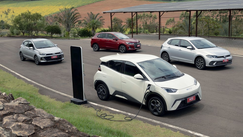 Apesar da autonomia de alguns elétricos surpreender, o tempo de recarga pode ser um empecilho quando comparado ao tempo gasto para reabastecer um tanque de combustível — Foto: Fábio Aro/Autoesporte