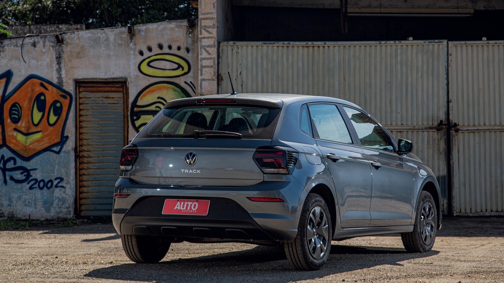 Volkswagen Polo Track é versçao de entrada do hatch que desde 2022 ocupa a linha de produção do saudoso Gol — Foto: Renato Durães