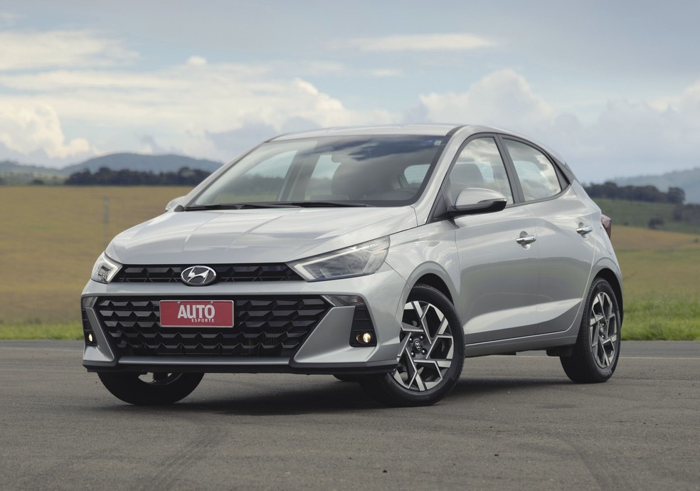 Versão mais cara Hyundai HB20 tem acabamento diferente da grade e rodas de liga leve — Foto: Autoesporte/Fábio Aro