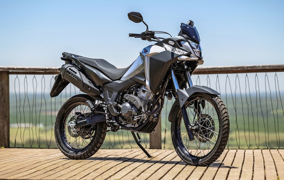 Moto Honda XRE 300 Sahara Standard chega às lojas com preços a partir de R$ 29.297 — Foto: Divulgação