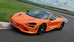 McLaren 750S faz dieta, toma whey e custa R$ 4 milhões no Brasil