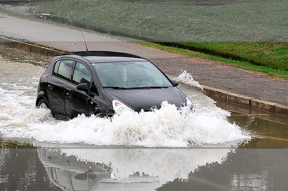 Carro elétrico até leva vantagem ao atravessar alagamentos (Foto: Lovro Rumiha) — Foto: Auto Esporte