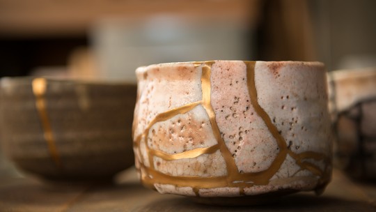 Kintsugi: a arte japonesa de reparar cerâmicas quebradas