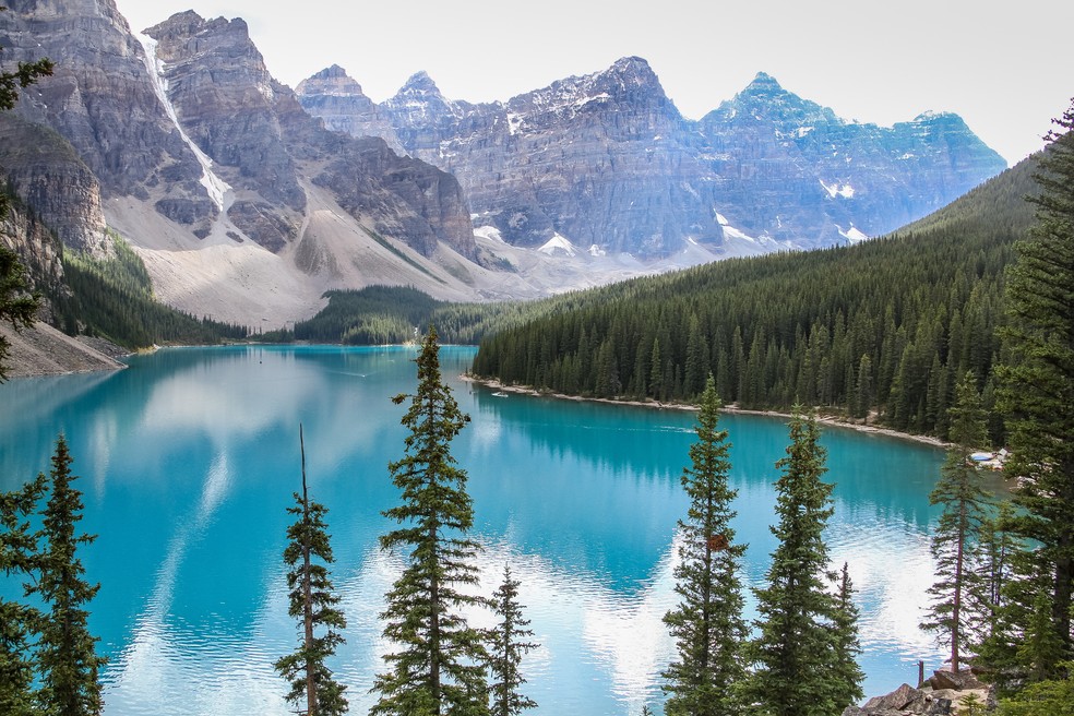 Lago Moraine e Vale dos Dez Picos, Parque Nacional Banff, Alberta, Canadá — Foto: Santiago Urquijo/Getty Images