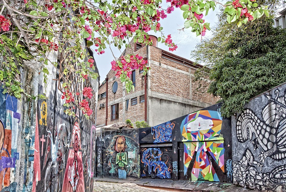 Beco do Batman, famoso ponto turístico da Vila Madalena — Foto: Rebecca Mello/Getty Images