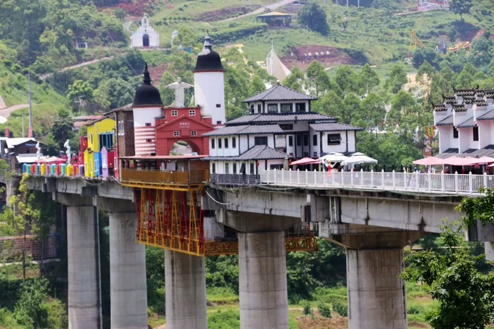 Ponte abandonada na China abriga vilarejo repleto de curiosidades — Foto: Getty Images 