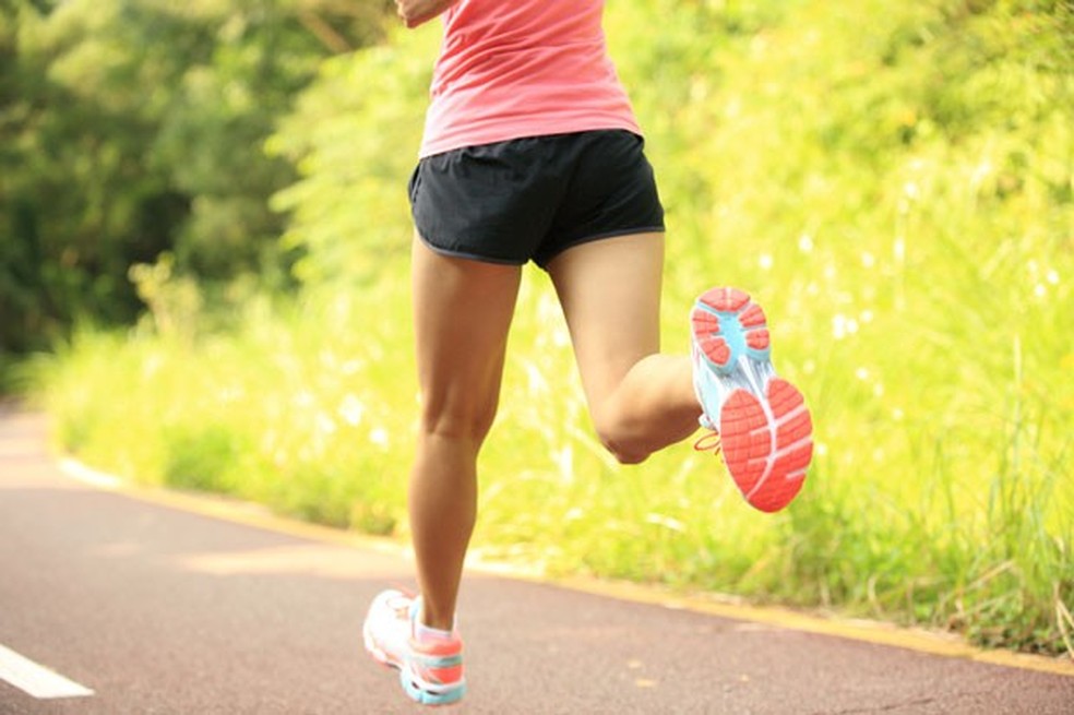 mulher correndo; corrida; (Foto: Thinkstock) — Foto: Crescer