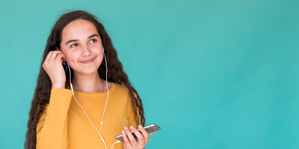 Adolescentes que usam fone de ouvido podem perder audição já no começo da fase adulta
