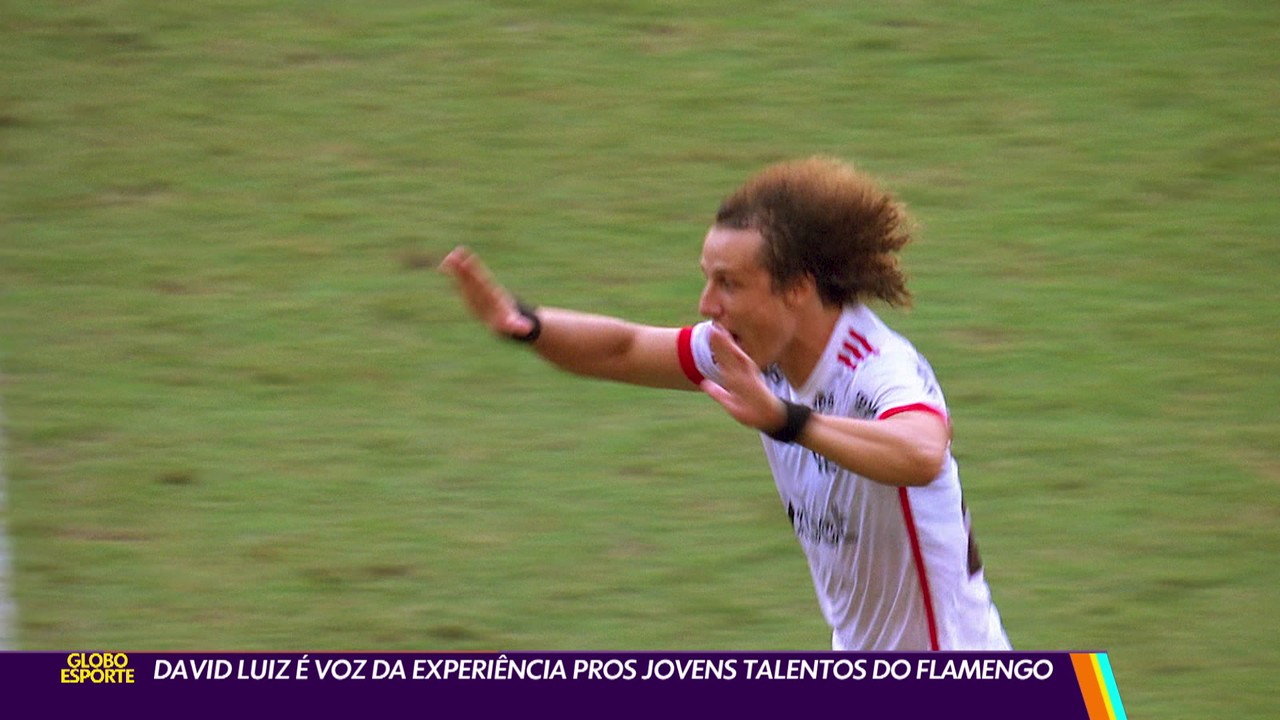 David Luiz é a voz da experiência pros jovens talentos do Flamengo