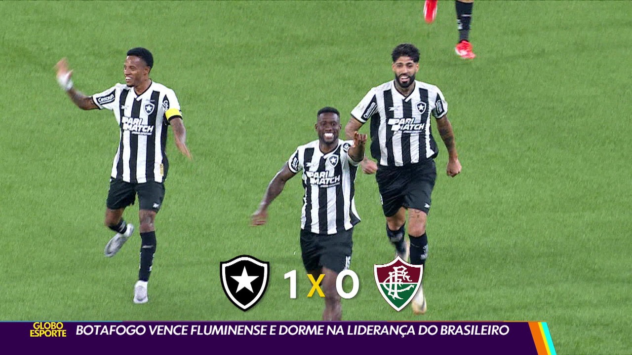 Botafogo vence Fluminense e dorme na liderança do Brasileiro