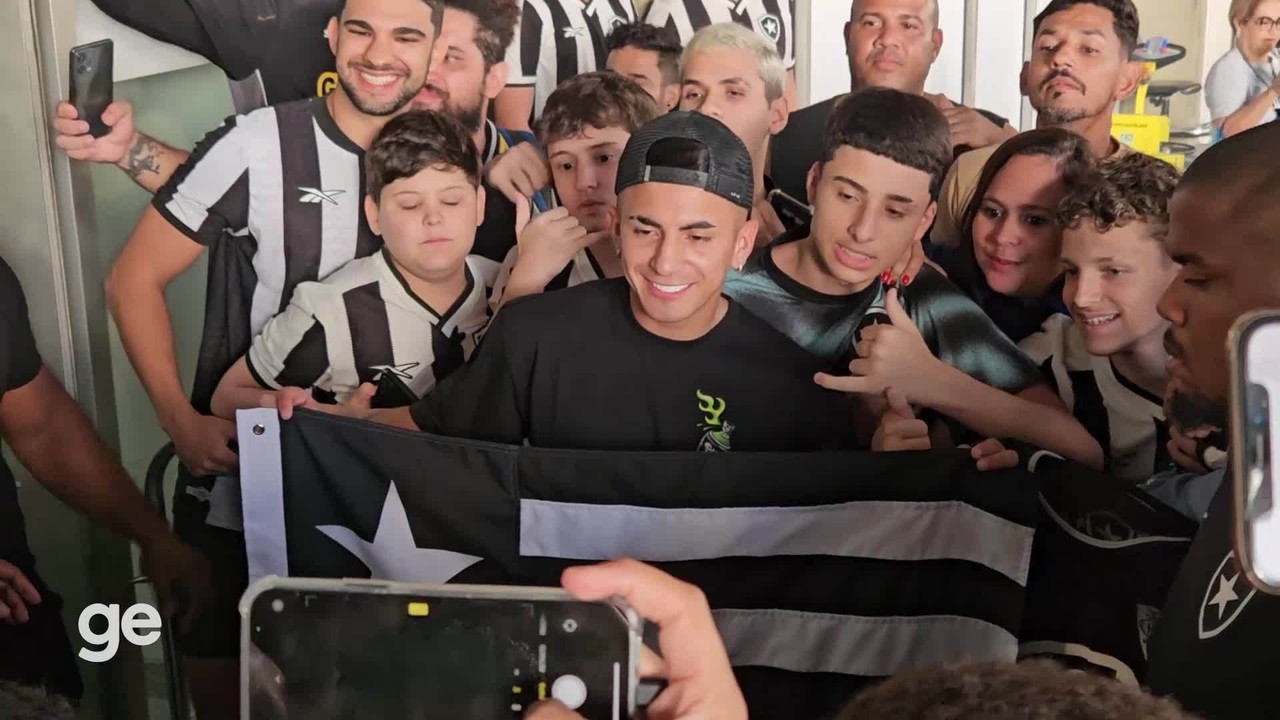 Thiago Almada desembarca no Rio para se apresentar ao Botafogo