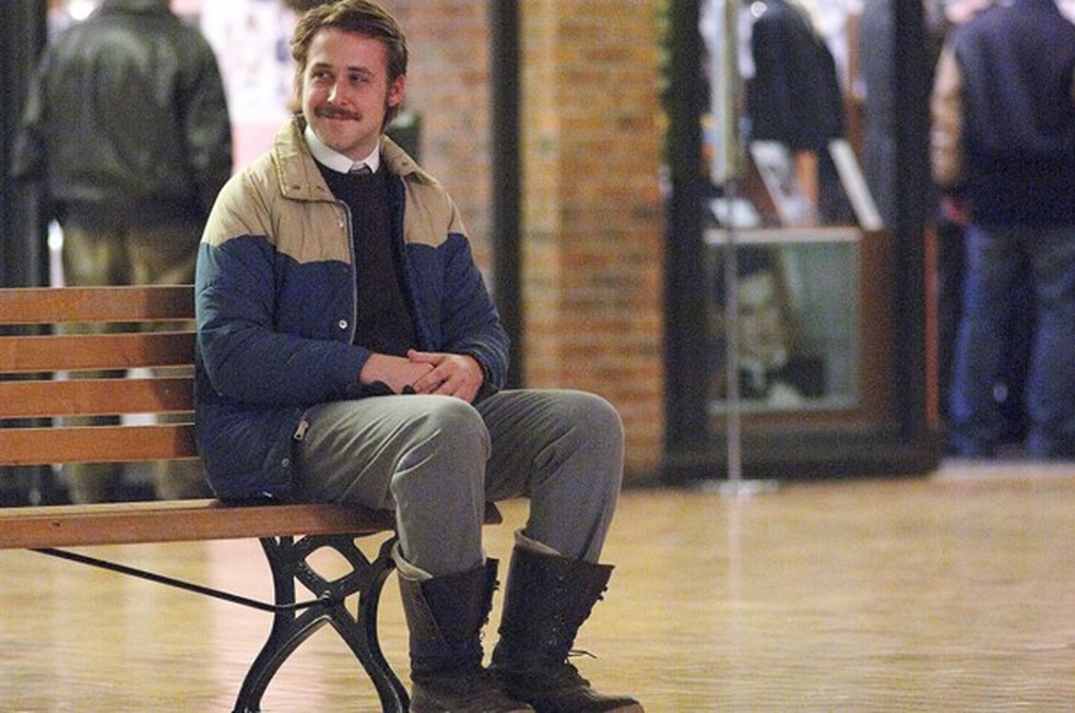Ryan Gosling pisciano e sonhador em "A Garota Ideal" (Foto: Divulgação) — Foto: Glamour