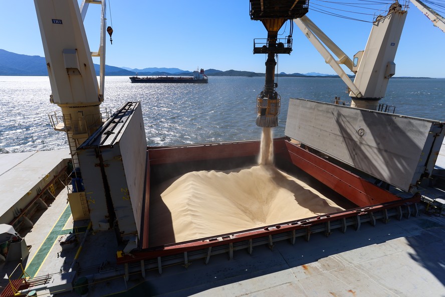 Com melhorias, a capacidade anual de movimentação do Porto de Paranaguá pode crescer 15%